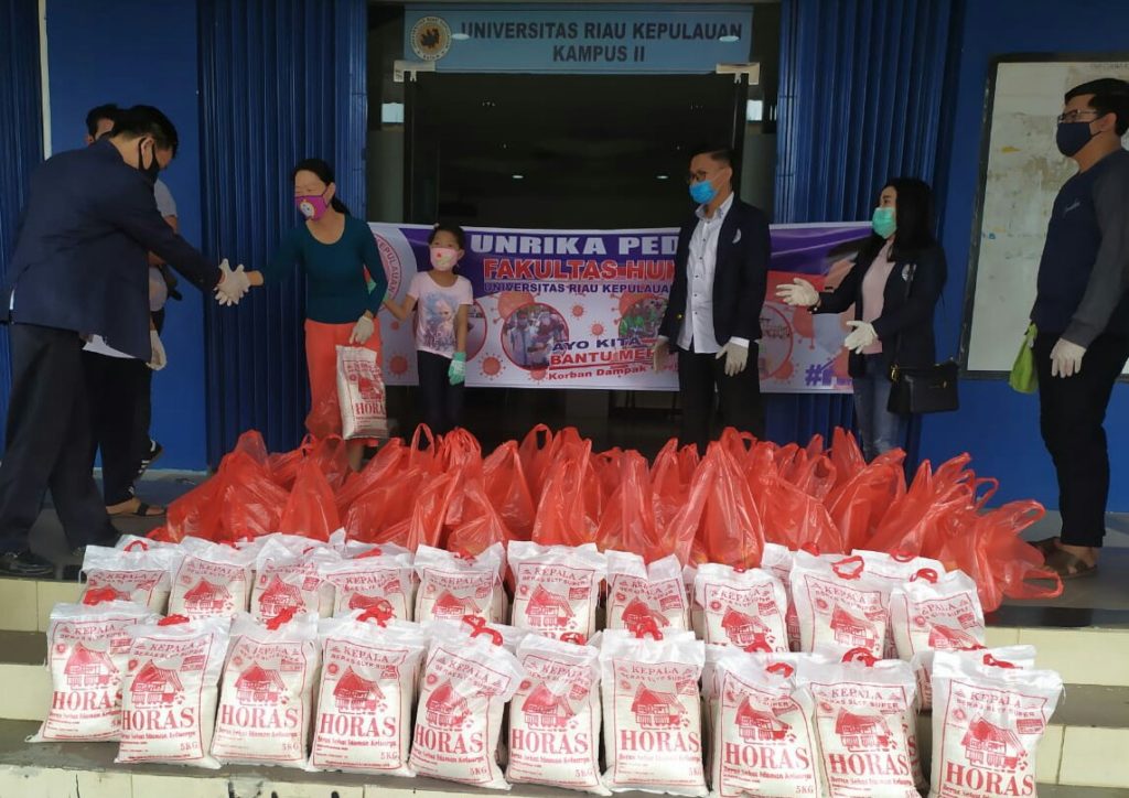 Fakultas Hukum Unrika Distribusikan Sembako ke Warga Batam