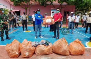 Paguyuban Tionghoa Bagikan 8 Ribu Masker Kain di Belakangpadang