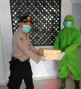 Polsek Kiarapedes Purwakarta Berikan Bantuan Tambahan Gizi untuk Tenaga Medis Puskesmas Kiarapedes