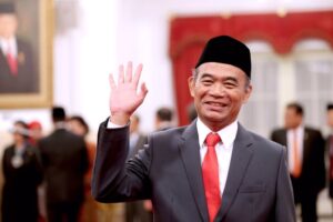 Jokowi Tunjuk Menko PMK Muhadjir Effendy jadi Plt Mensos