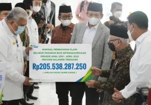 Wapres Serahkan Manfaat Program dan Beasiswa BPJS Ketenagakerjaan Kepada Keluarga Pekerja