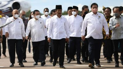 Resmikan Masjid Tanjak, Menko Airlangga disambut Tepuk Tepung Tawar