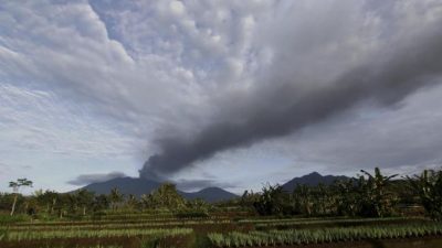 Gunung Raung Erupsi Empat Kali, Kolom Abu hingga 1.500 Meter