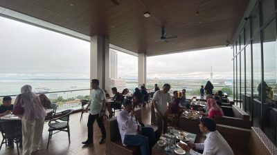 Santika Menyediakan Lunch Dinner Makan Sepuasnya Selera Nusantara Sari Laut