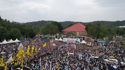 Puluhan Ribu Relawan Prabowo-Gibran Memadati Stadion Temenggung  Batam