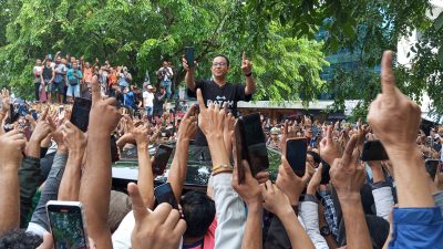 Ribuan Simpatisan Anis Beserta Istri Memadati Pasar Tos 3000 Jodoh