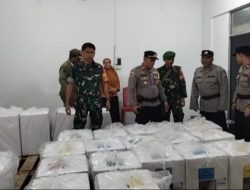 Polsek Bersama Koramil 01 Patroli Mobiling Cek Logistik Pilu 2024 di Pasar Golden Lake Bengkong