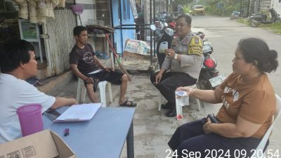 Sambangi Pemilik warung, Bhabinkamtibmas Sampaikan Pesan Kamtibmas Wilayah Tanjung Riau
