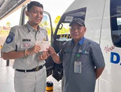 Kurangi Risiko Kecelakaan Angkutan Umum, Jasa Raharja Kepri Pasang Practical Guidance pada Bus Bandara Hang Nadim