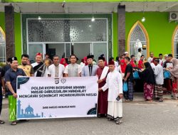 Peduli Pada Masyarakat Kurang Mampu, DKM Masjid Darussalam Mandalay Sagulung dan Kepolisian Gelar Pasar Berkah