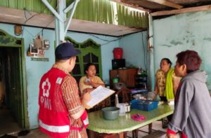 PMI Monitoring Rumah Terdampak Angin Puting Beliung