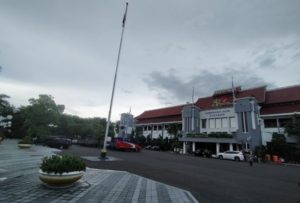 Lindungi Surabaya dari Covid-19, Wali Kota Risma Kirim Surat Edaran kepada Pengelola Transportasi