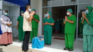 Amsakar Beri Semangat Tenaga Medis dan Pekerja Migran Indonesia