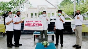 Agung Toyota Serahkan 10 Ton Beras untuk Warga Batam