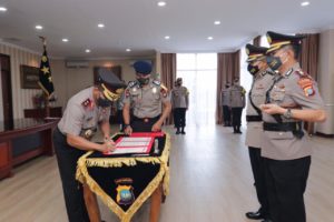 Kapolda Kepri Pimpin Serah Terima Jabatan Dir Tahti Polda Kepri dan Kapolres Karimun