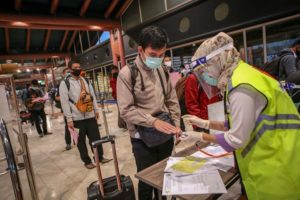 Saat Transisi New Normal Ada 10 Kebiasaan yang Dilakukan Penumpang di Bandara