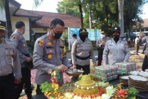 Wujud Perhatian Kapolres Purwakarta, Hadiahi Personel yang Berulang Tahun di Bulan Juni