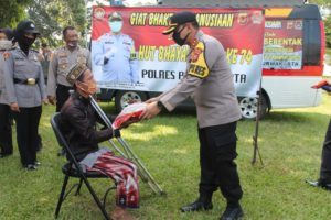 Bantuan Polres Purwakarta untuk 50 Penyandang Disabilitas