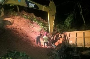 Truk Tronton Terguling di Jalan Lintas Bengkulu-Padang, 2 Orang Tewas