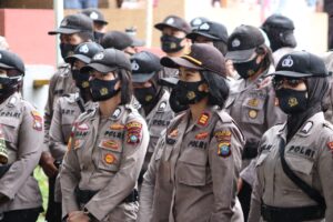 Tim Negosiator Polwan Barelang Amankan Aksi Unjuk Rasa Buruh KF FSPMI di Gedung Graha Kepri