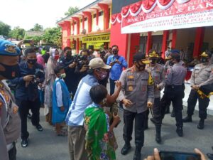 Bakti Sosial dan Kesehatan Dalam Rangka Cooling System Pilkada 2020 dan Pencegahan Covid-19 di Mapolresta Barelang