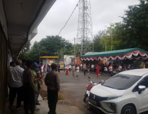 Kapolsek Sekupang Pimpin Pengamanan Senam Bersama  Paslon No. Urut 01 Lukita- Basyid