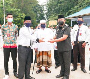 Bagikan Masker dan Hand Sanitizer, Pemko Edukasi Warga Terapkan Protokol Kesehatan
