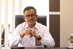 Sekda Kota Batam Jefridin Dianugerahi Pemantun Kehormatan