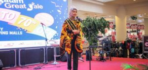 dr.Missy Duta CHSE Edukasi Protokol Kesehatan ke Pengunjung Mega Mall