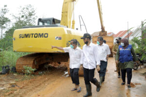 Amsakar Kembali Tinjau Dampak Bencana dan Salurkan Bantuan Dari Pelaku Pariwisata