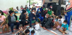 Amsakar Serahkan Bantuan untuk Korban Banjir di Batuaji