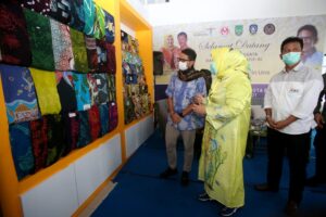 Sandiaga Uno Sebut Batik Batam Layak Jadi Produk Unggulan