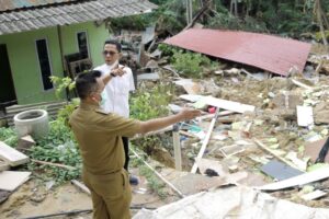 Cek Dua Titik Longsor Sengkuang, Amsakar Ingin Pastikan Langkah Yang Segera Ditangani Tepat