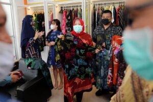 40 Pimpinan Bank di Batam Bikin Seragam Batik Batam