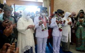 Prosesi adat melayu Tabur Beras Kunyit, sambut Rudi-Amsakar Usai Dilantik