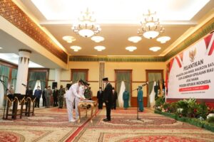 Lanjutkan Pembangunan Batam, Rudi-Amsakar Resmi Dilantik Menjadi Walikota dan Wakil Walikota Batam