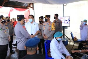 Selain Tinjau Vaksinasi, Kapolri Saksikan Langsung Donor Plasma Konvalesen