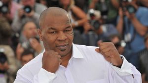 Mike Tyson Hajar Penumpang Pesawat yang Mabuk