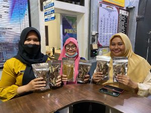 Dukung Progam “One Day One Prison’s Product”, Petugas Beli Produk Karya WBP