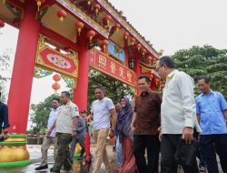 Gubernur Ansar Jamin Pembangunan Jalan Tidak Rusak Estetika Vihara Dharma Sasana