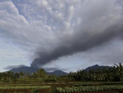 Gunung Raung Erupsi Empat Kali, Kolom Abu hingga 1.500 Meter
