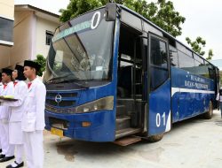 Penyerahan Bantuan Bus Untuk SMKN 6 Batam dari Pemprov Kepri