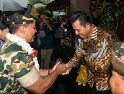 Penyambutan Panglima TNI di Bandara RHF oleh Gubernur Ansar