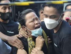 Keluarga Brigadir J Saksikan Penetapan Irjen Ferdy Sambo Tersangka