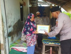 Jum’at Berkah, Satbinmas Polres Karimun Ulurkan Bantuan Kapolres Kepada Masyarakat