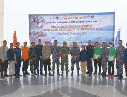 Peringati HUT TNI AL Ke-77, Danlanal TBK Gelar Gerakan Nasional Laut Bersih