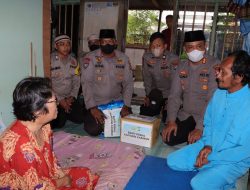 Jum’at Berkah, Satbinmas Polres Karimun Ulurkan Bantuan Kapolres Kepada Masyarakat