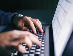 Geger Serangan Bjorka, DPR Minta KPU Antisipasi Gangguan Pemilu