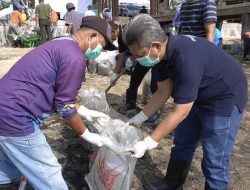 Pantai Tercemar, Jasa Raharja Kepri Turut Serta Bersih Pantai Kampung Melayu