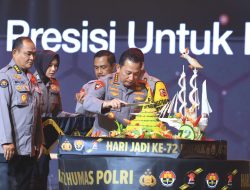 Dua Hadiah Untuk Divisi Humas Polri Dari Kapolri